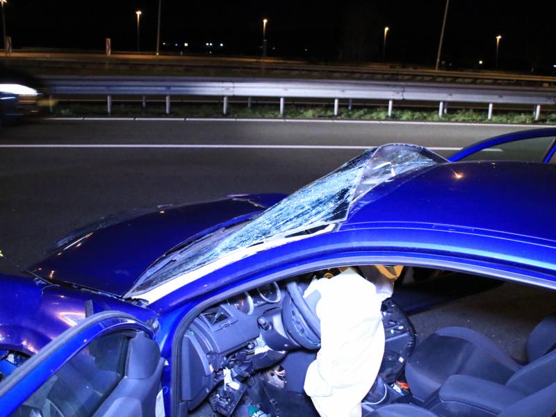 Bestuurder zwaargewond na frontale botsing op rimob