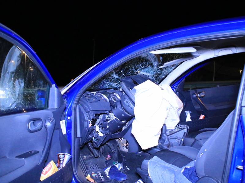 Bestuurder zwaargewond na frontale botsing op rimob