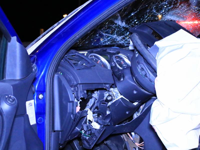 Bestuurder zwaargewond na frontale botsing op rimob