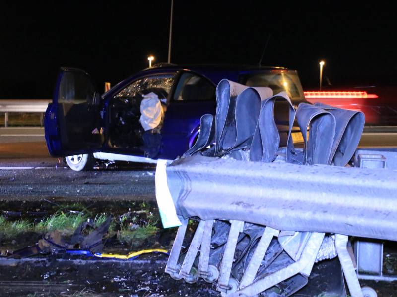 Bestuurder zwaargewond na frontale botsing op rimob