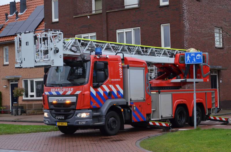 Loshangende dakplaten verwijderd