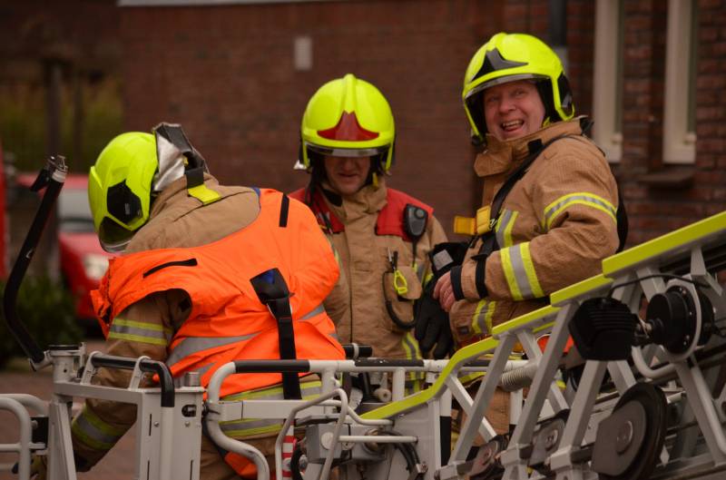 Loshangende dakplaten verwijderd