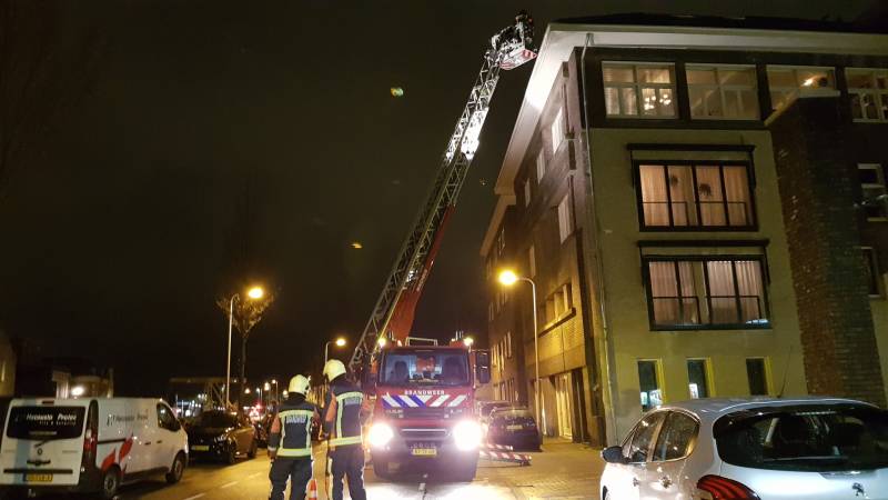 Dakpannen waaien van dak