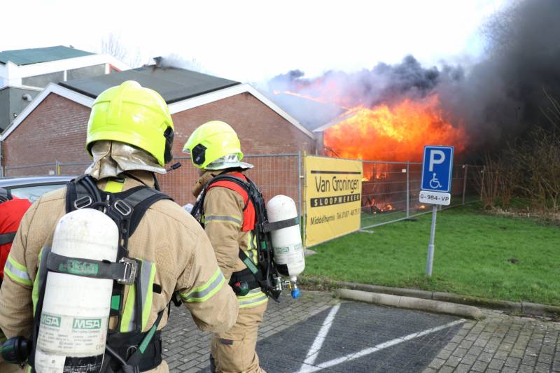 Uitslaande brand in slooppand