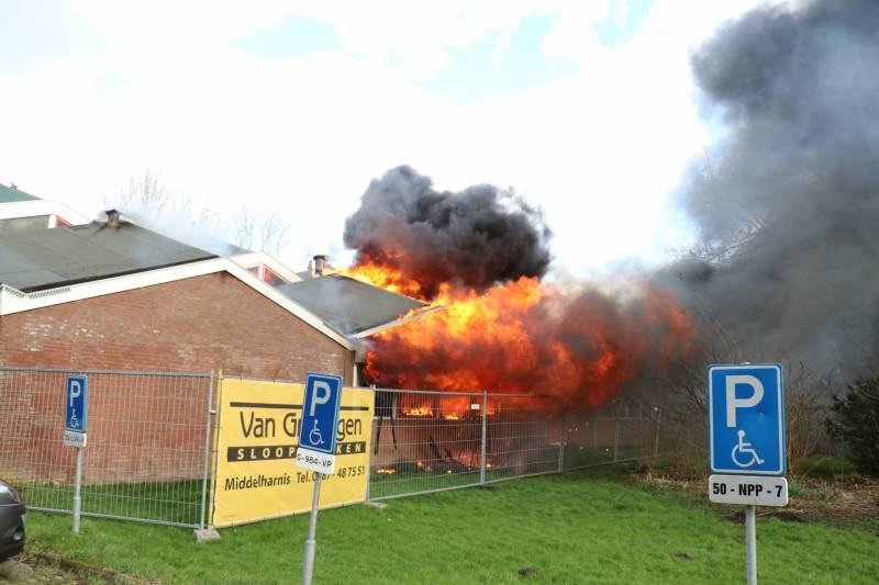Uitslaande brand in slooppand