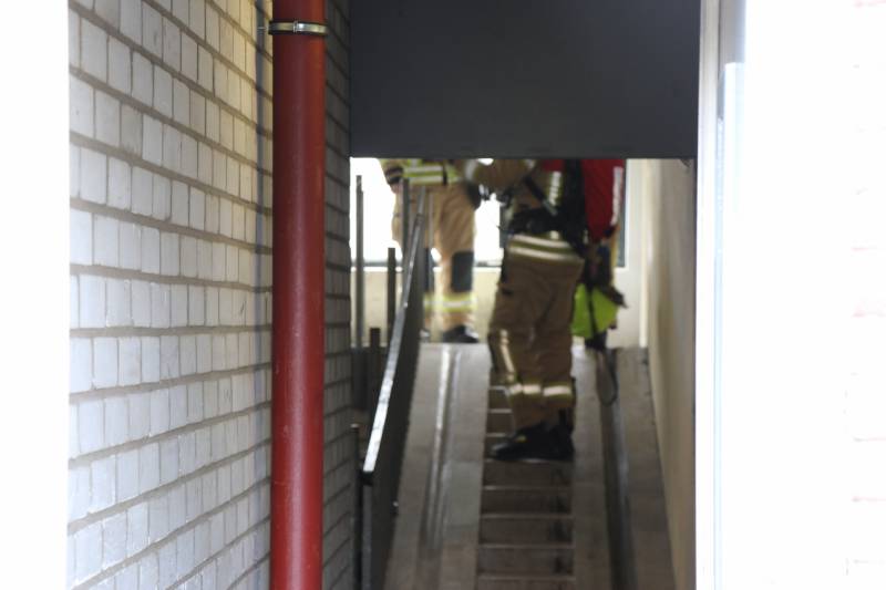 Brommer zorgt voor nare lucht in flatgebouw