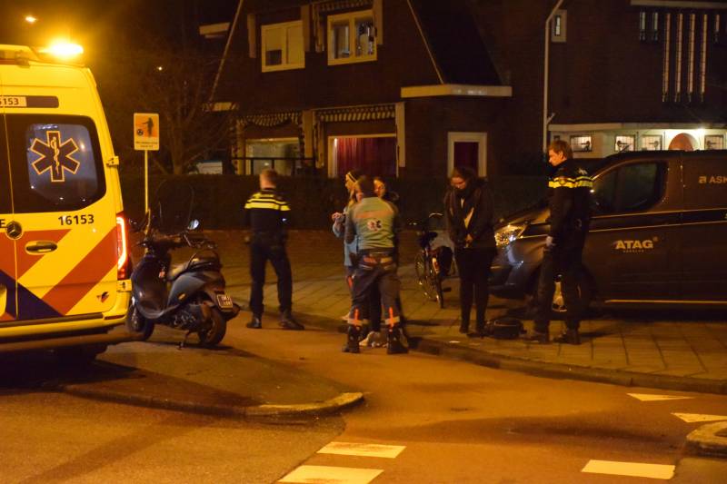 Scooterrijder gewond na aanrijding met fietser