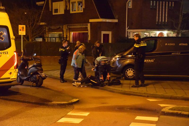 Scooterrijder gewond na aanrijding met fietser
