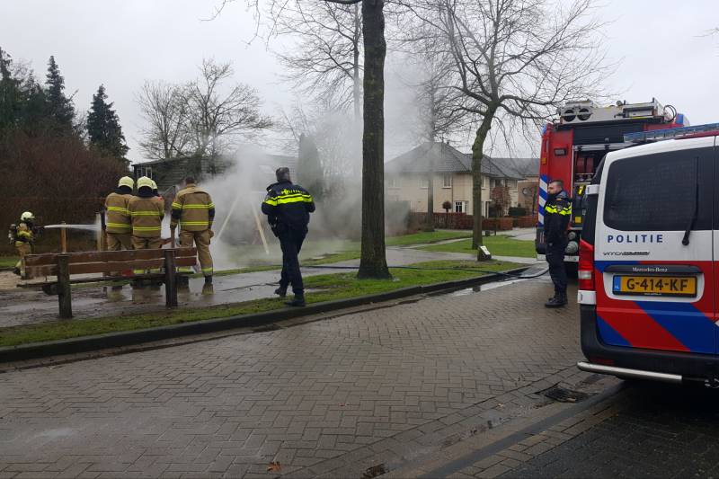 Jongeren steken speeltoestel in brand