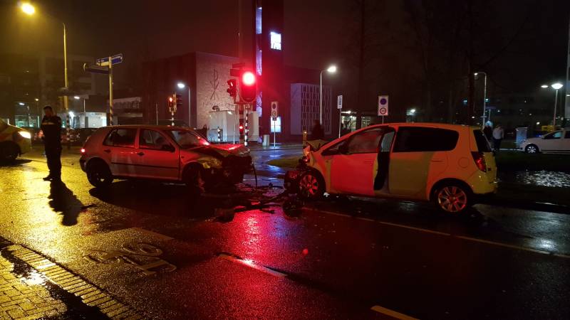 Forse schade na aanrijding met drie personenauto's