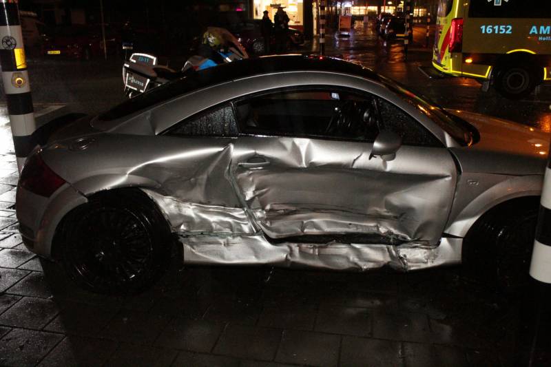 Forse schade na aanrijding met drie personenauto's