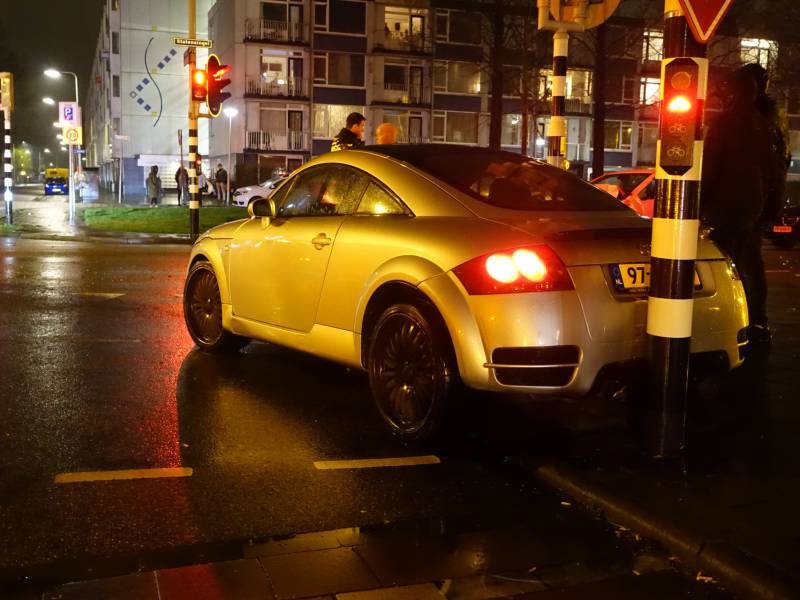 Forse schade na aanrijding met drie personenauto's