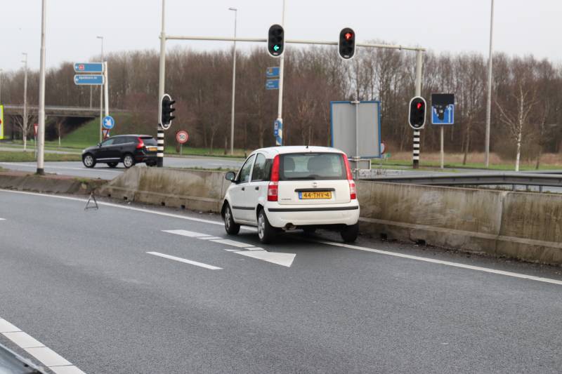 Auto vliegt uit de beruchte bocht
