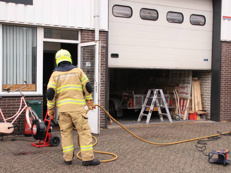 Kleine brand in bedrijvenpand