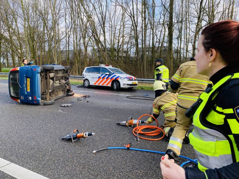 Politieauto beschadigd na zwaar ongeval