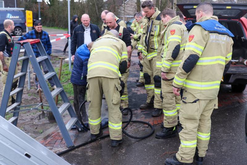Jongen komt vast te zitten in drijfzand