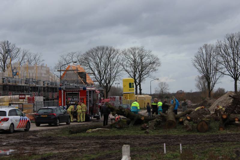 Brandweer bevrijdt jongen uit drijfzand