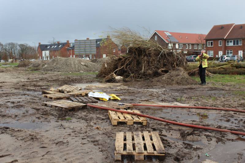 Brandweer bevrijdt jongen uit drijfzand