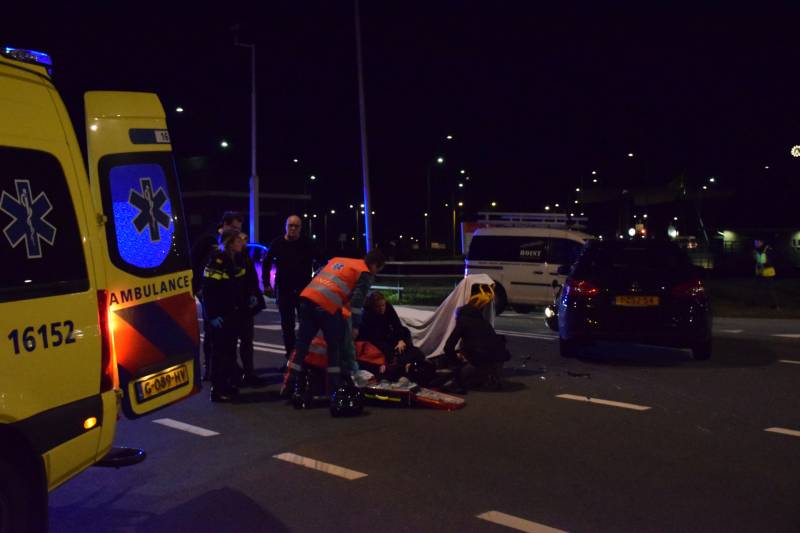 Brommerrijder gewond na aanrijding