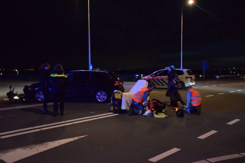 Brommerrijder gewond na aanrijding