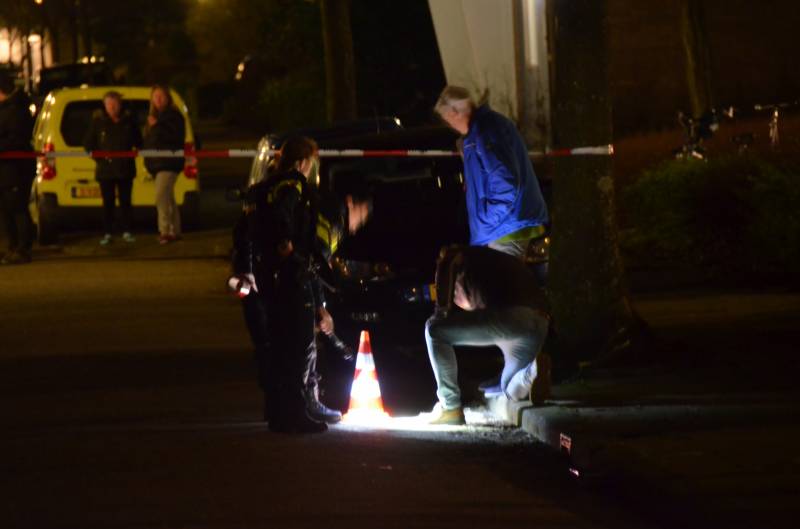 Schoten gelost vanuit rijdende auto