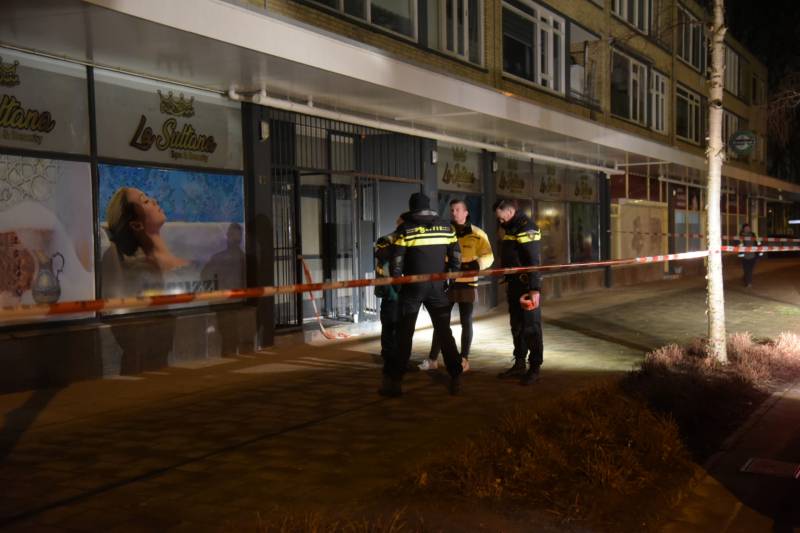 Veel woningen zonder stroom en water na lekkage