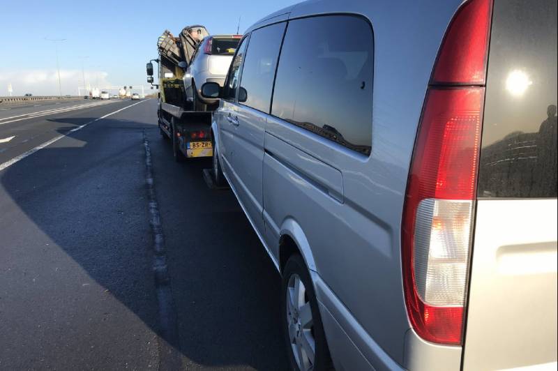 Auto's botsen op Volkerakbrug