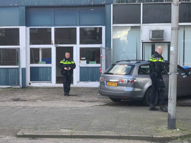 Politie doet inval in oude timmerfabriek