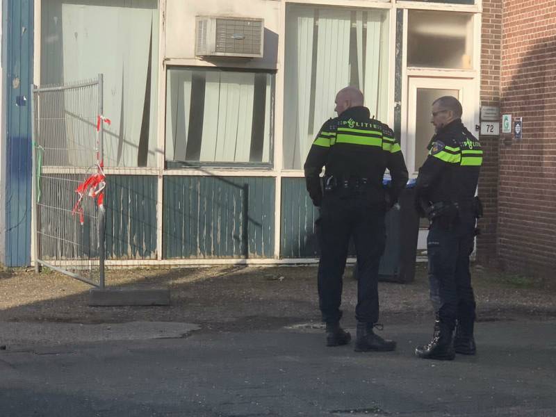 Politie doet inval in oude timmerfabriek
