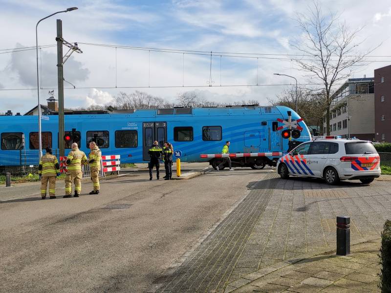 Geen treinverkeer door aanrijding op spoorwegovergang