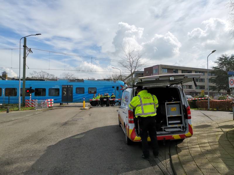 Geen treinverkeer door aanrijding op spoorwegovergang