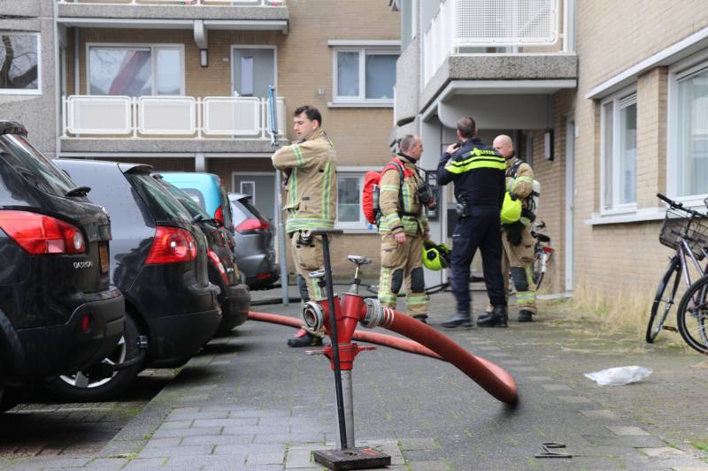 Vrouw uit woning gered bij uitslaande brand in Oosterflank