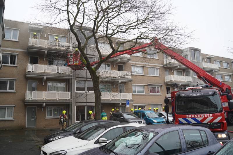 Vrouw uit woning gered bij uitslaande brand in Oosterflank