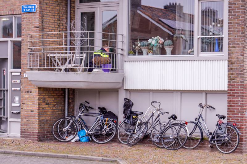 Man gewond na val in woning in Soesterkwartier