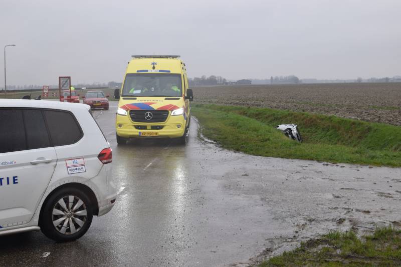 45-km wagen in de sloot bij eenzijdig ongeval