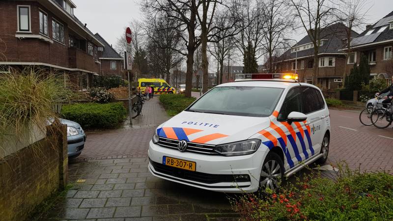 Fietser botst achterop taxibus