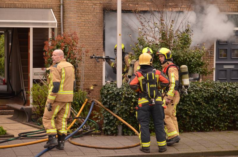 Veel rook bij uitslaande woningbrand