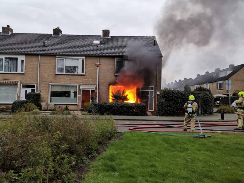 Veel rook bij uitslaande woningbrand