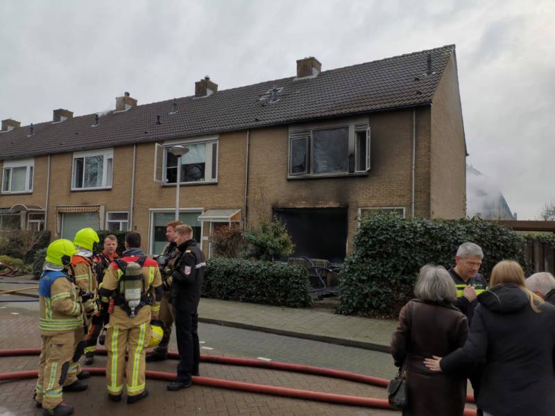 Veel rook bij uitslaande woningbrand