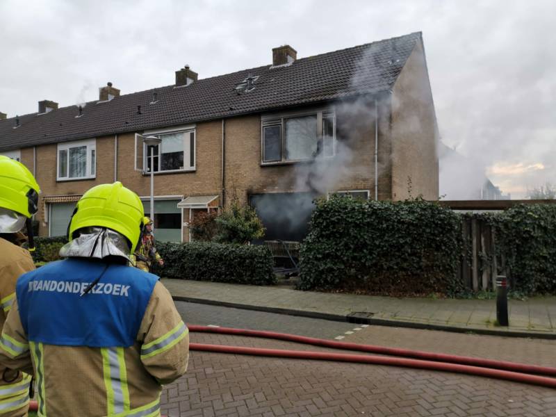 Veel rook bij uitslaande woningbrand