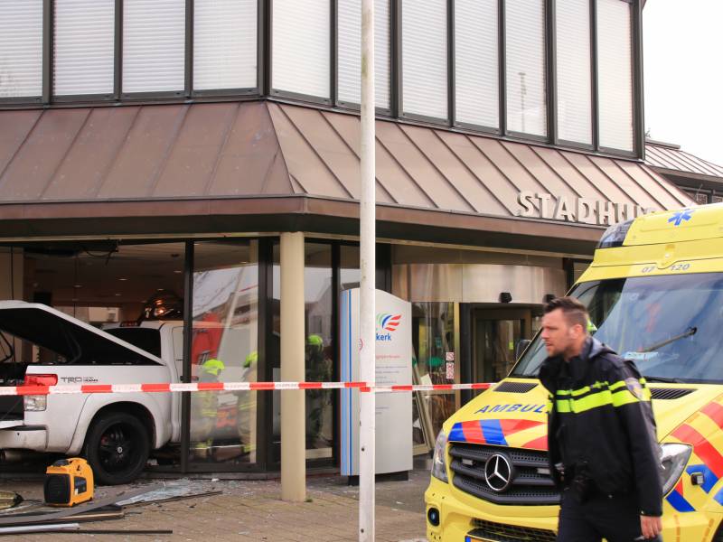 Pick-up wagen ramt pui gemeentehuis