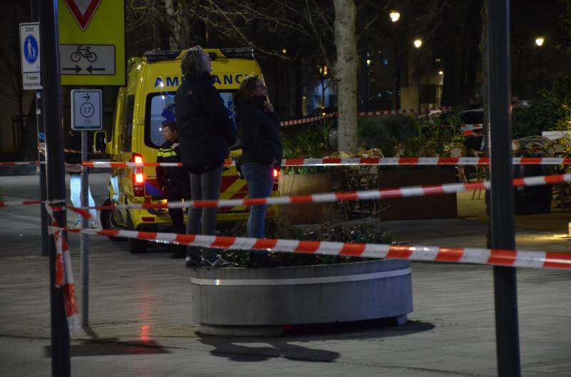 Verwarde man op dak van Eden Oranje Hotel