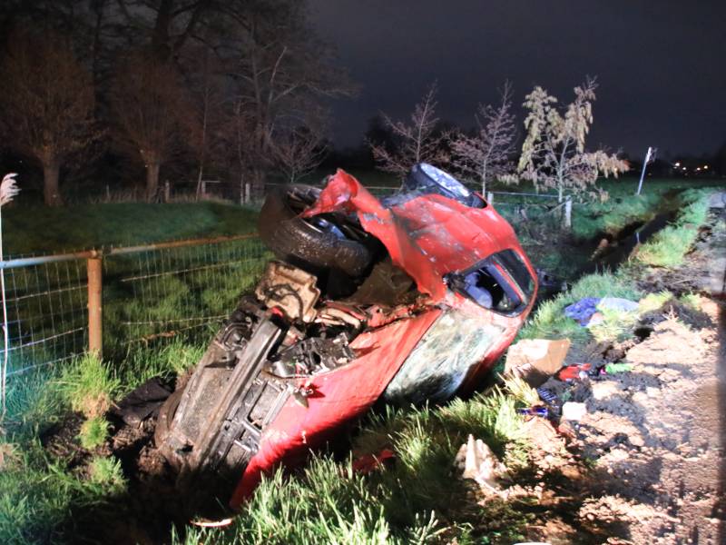 Auto zwaar beschadigd na eenzijdig ongeval