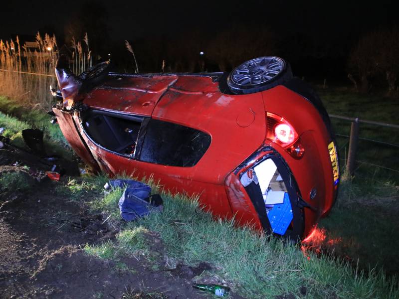 Auto zwaar beschadigd na eenzijdig ongeval