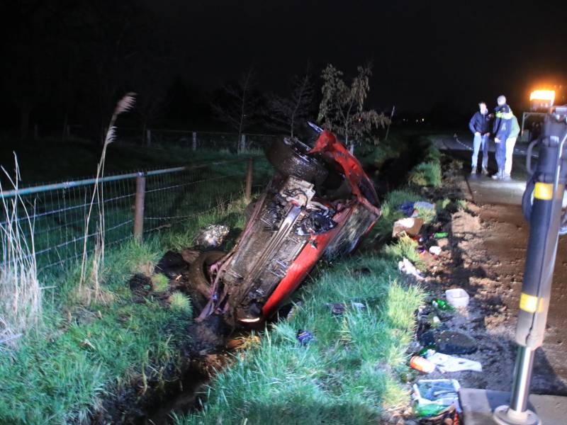 Auto zwaar beschadigd na eenzijdig ongeval
