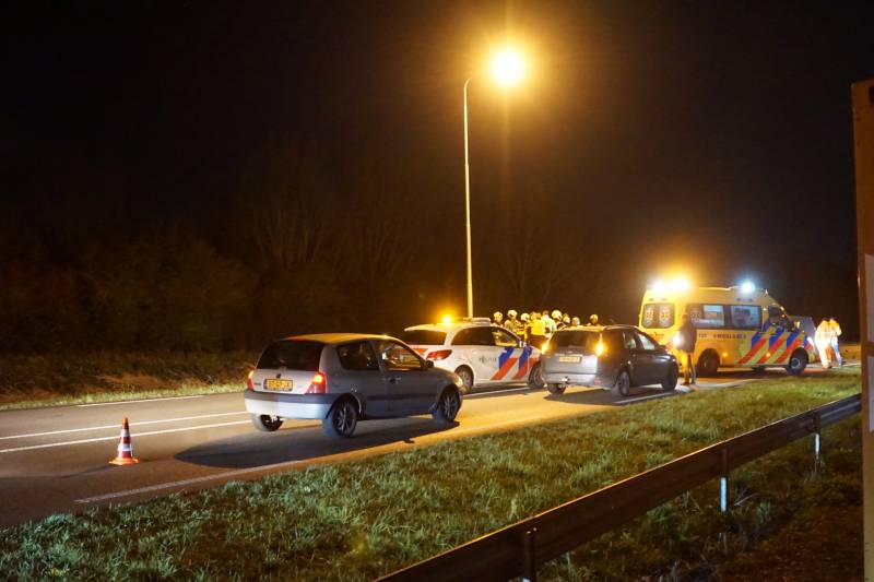 Frontale aanrijding tussen auto bestelbus