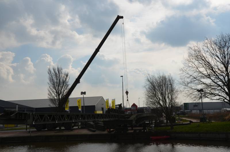 Leger oefent met bouw van een tijdelijke Elfstedenbrug