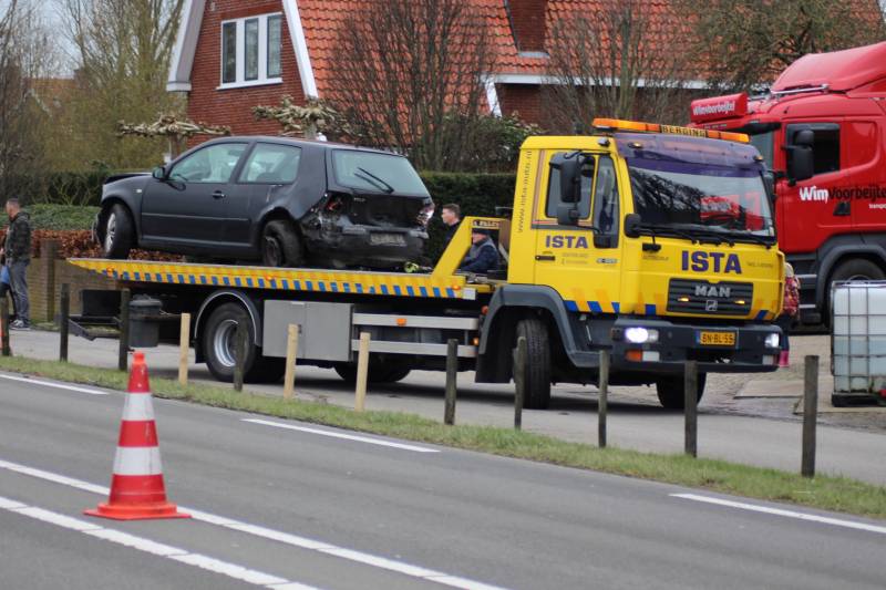 Forse schade na kop-staart aanrijding met meerdere auto's
