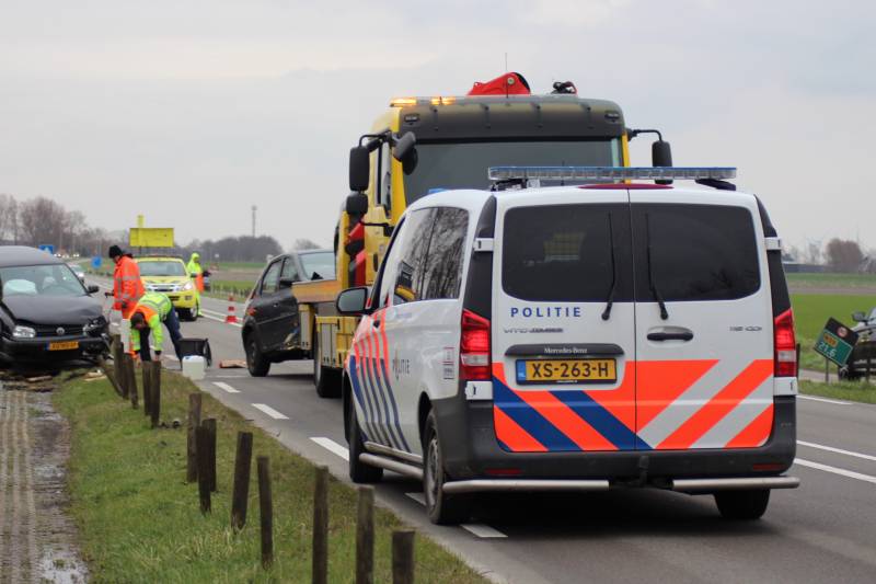 Forse schade na kop-staart aanrijding met meerdere auto's