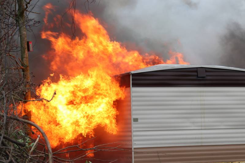 Chalet en schuur verwoest door uitslaande brand